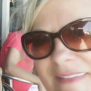 Meet your Posher, Jeane