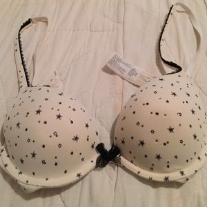 4 Victoria's Secret bras