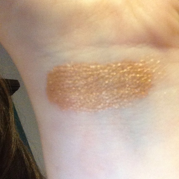 Only used once shimmer bronzer - Picture 2 of 2