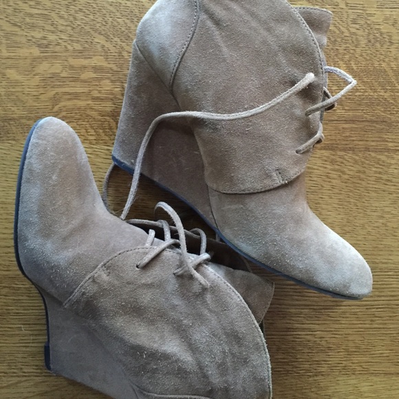Ankle Boot - Picture 2 of 2