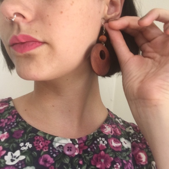 Lightweight wooden earrings - Picture 2 of 2