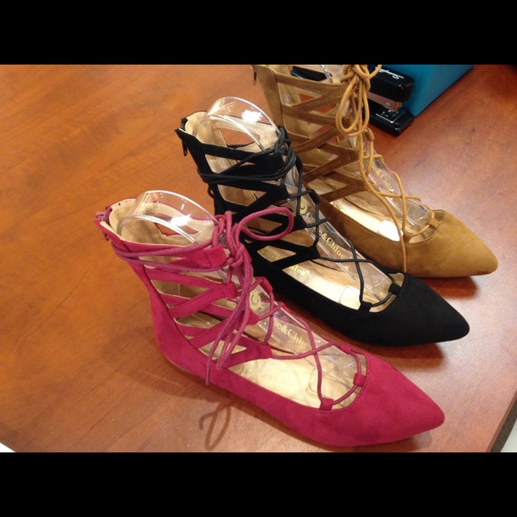 New today Size 11 available - Picture 2 of 5