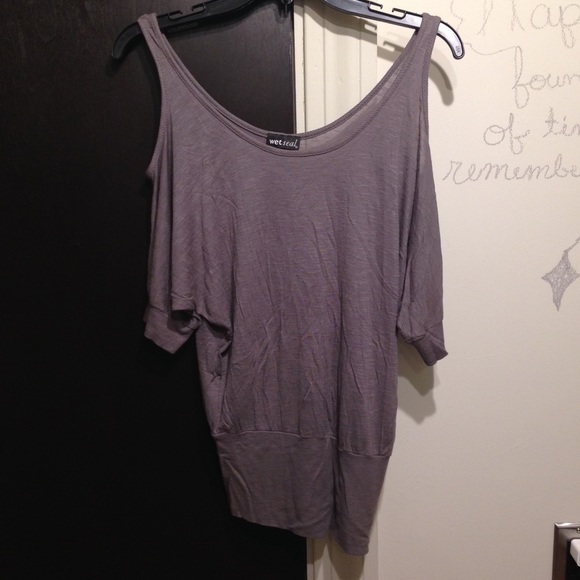 Never worn! Gray Wet Seal Tee w/ shoulder cutouts