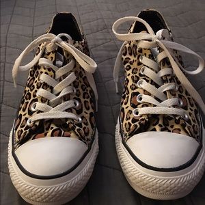 Leopard print converse