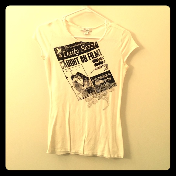Express printed vintage white t-shirt!