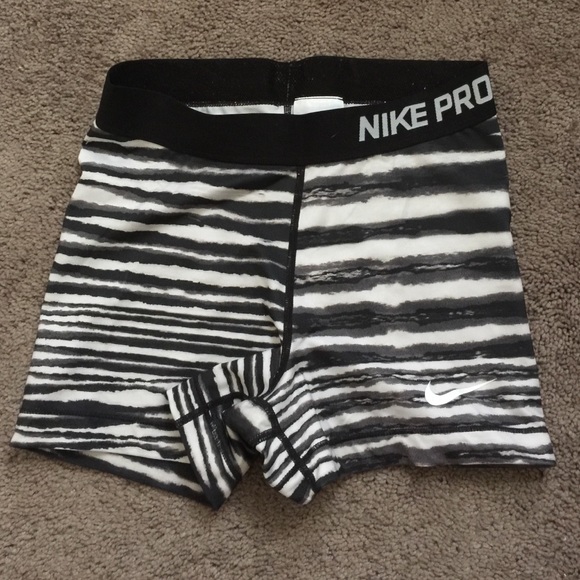 Nike Pants - Nike pro short