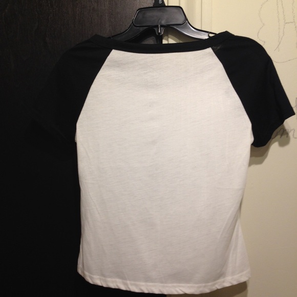 Only worn once! Yin Yang 2 tone tee – black/white - Picture 3 of 3