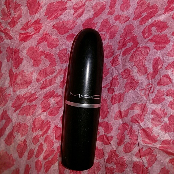 ?? MAC ruby woo matte red lipstick ??