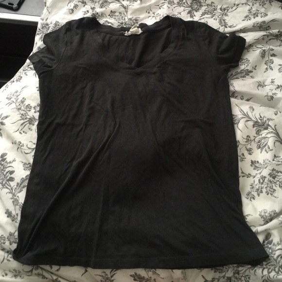 Gray v neck tshirt