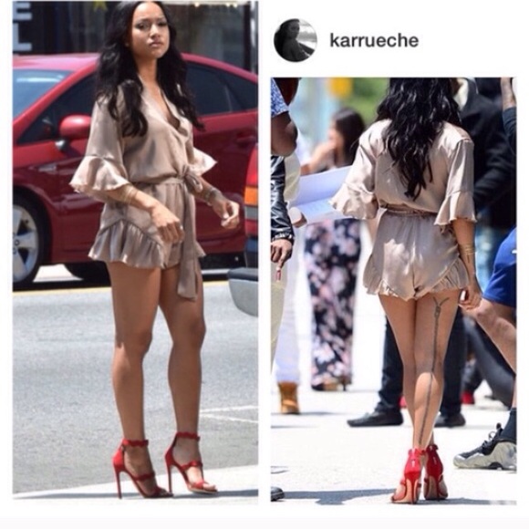 🎄Beige Satin Ruffle Romper Large - Picture 5 of 7