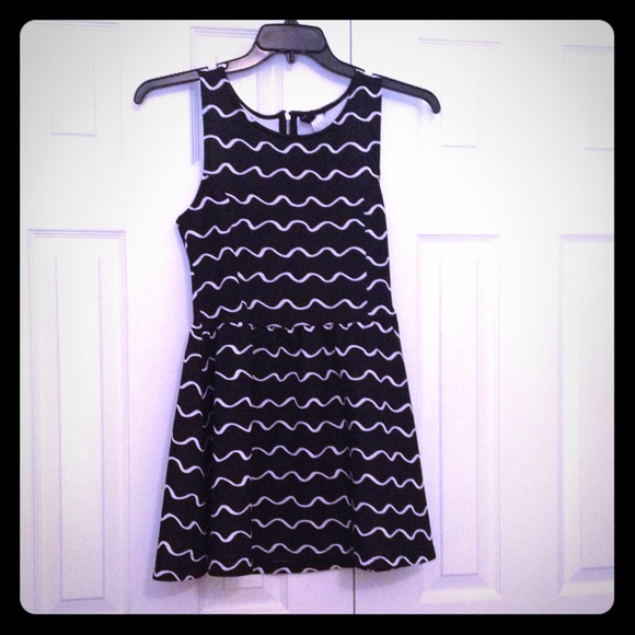 H&M Dresses & Skirts - Black and White H&M Skater Dress