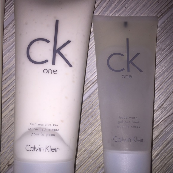 Calvin Klein one lotion & body wash set