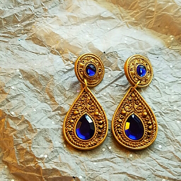 GIFTED/ PURCH-GOLDTONE DISCS WITH FAUX EMERALD