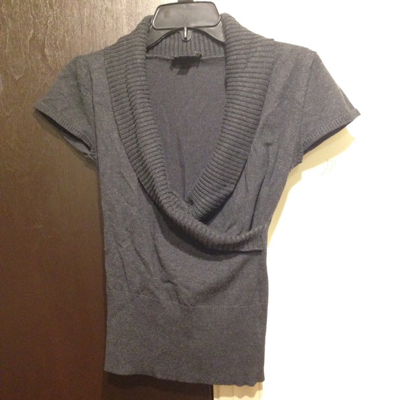 Dark gray knit top – B Wear Byer California