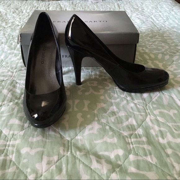 Black Pumps (High Heels)