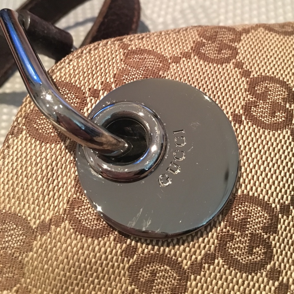Classic Gucci shoulder bag