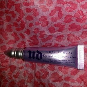 ?? URBAN DECAY EYESHADOW PRIMER ??