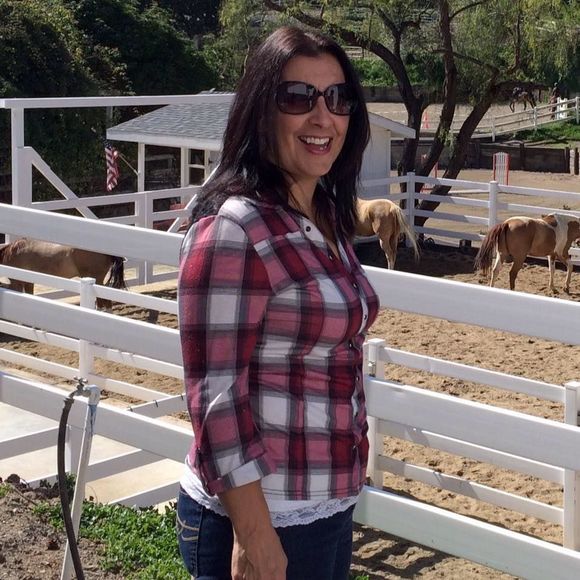 Meet your Posher, Gloria - Picture 1 of 1