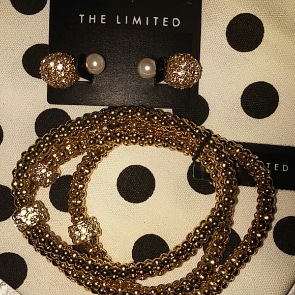 The limited bracelet and earrings