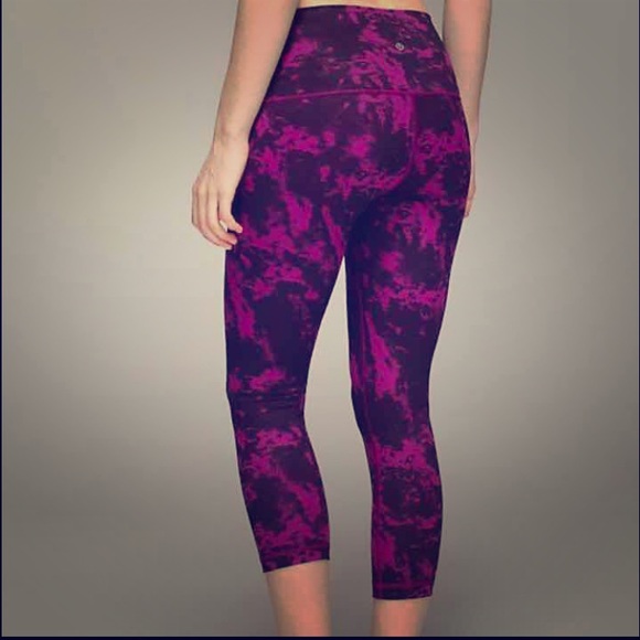 Lululemon wunder under crops size 4