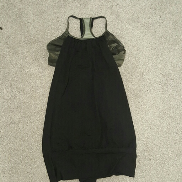 Lululemon camo and black tank