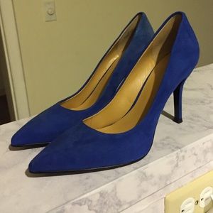 Nine West blue velvet pumps