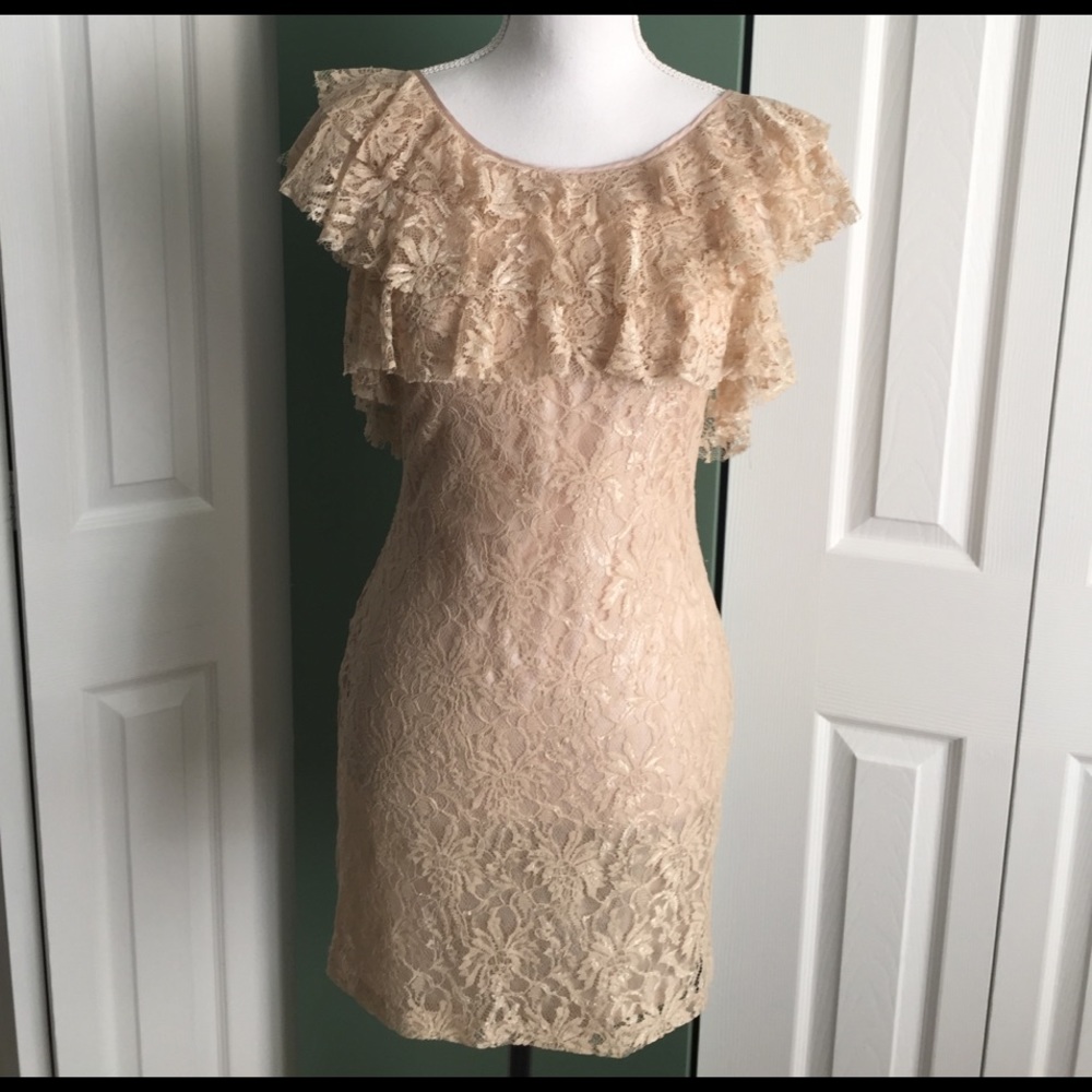 👗 Lipsy London lace dress👗