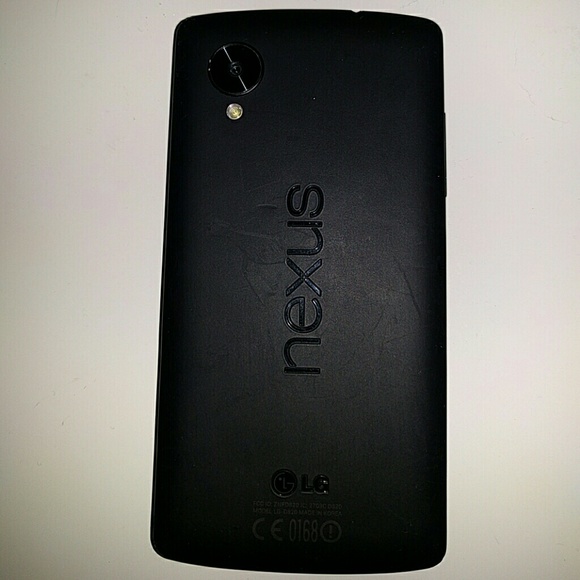 NEXUS 5 CELL PHONE