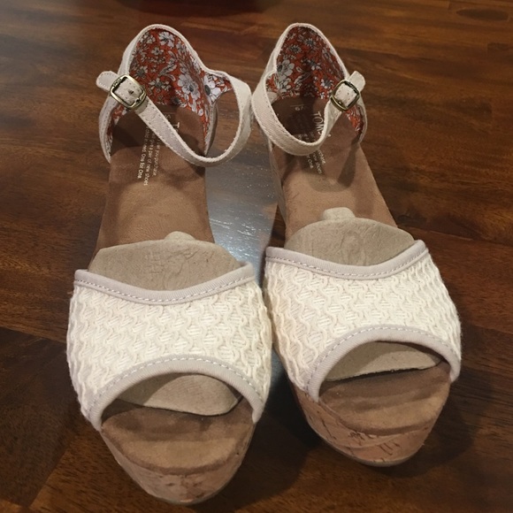 Toms platforms. Comes with original box.