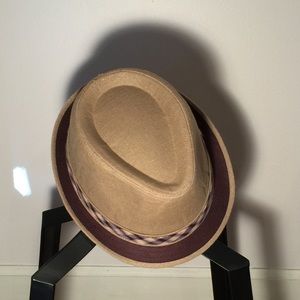 Fedora tan w/ plaid ribbon, canvas