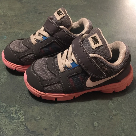 Toddler girls nike's