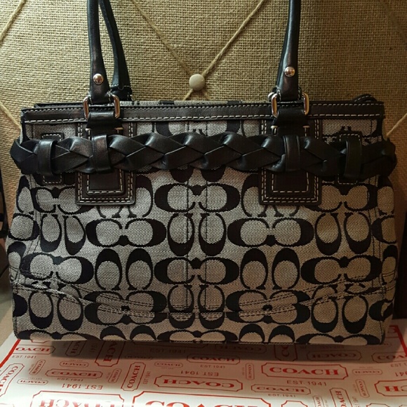 Coach Handbag. - Picture 2 of 4