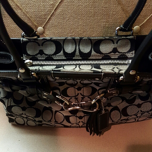 Coach Handbag. - Picture 3 of 4