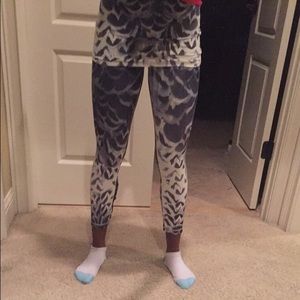 SUPER CUTE LULULEMON LEGGINGS!