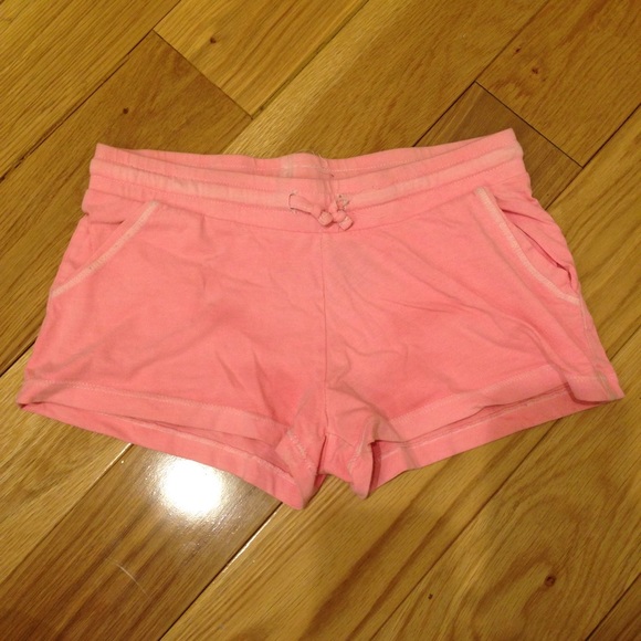 Small washed-out pink shorts with drawstrings