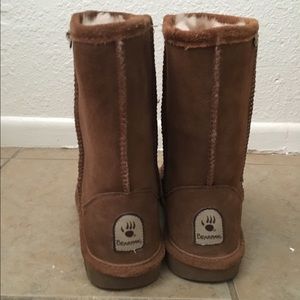 Bearpaw Short Boots (Size Women's US 7)
