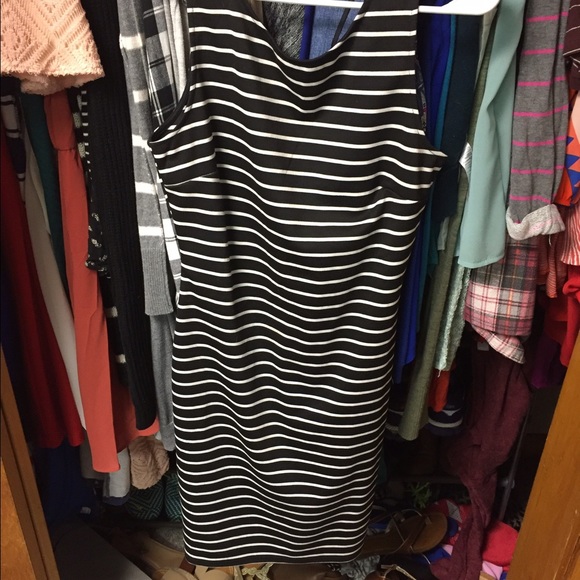 MIDI v-back striped dress