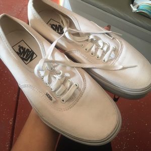 VANS- WHITE NEW