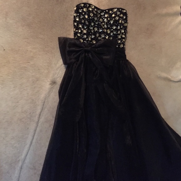 Prom dress - Picture 1 of 4