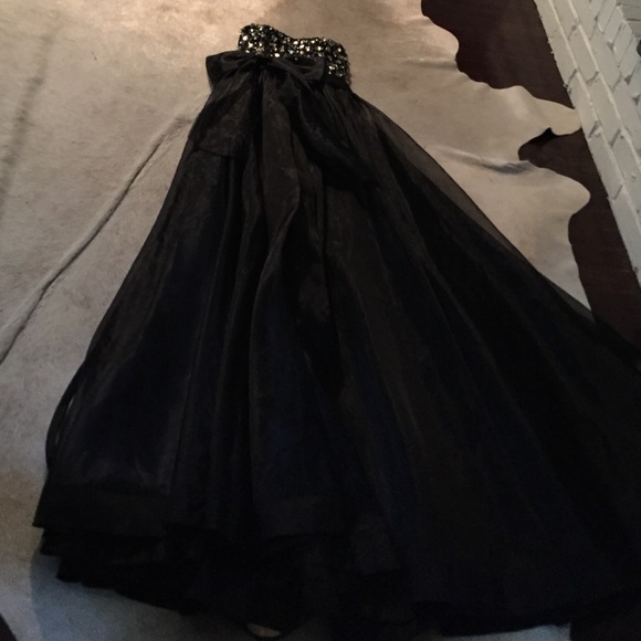 Prom dress - Picture 2 of 4