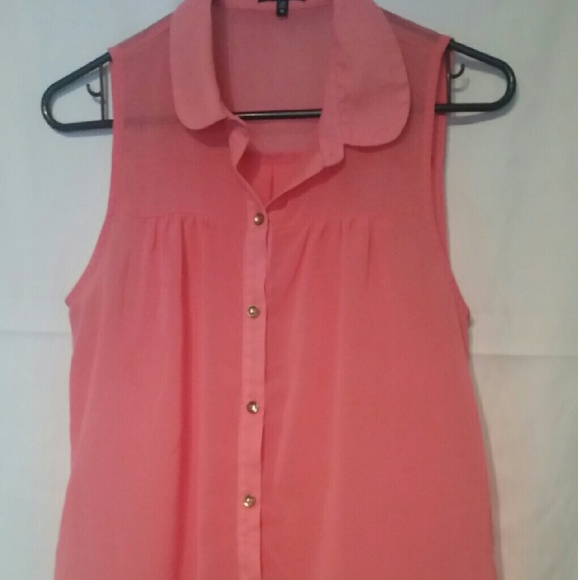 Sleeveless button down - Picture 1 of 4
