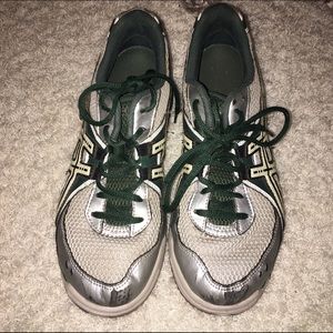 🚫SOLD🚫Indoor/Outdoor Volleyball style sneakers!