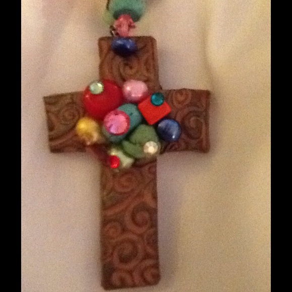 Dramatic large bead and cross necklace - Picture 2 of 3