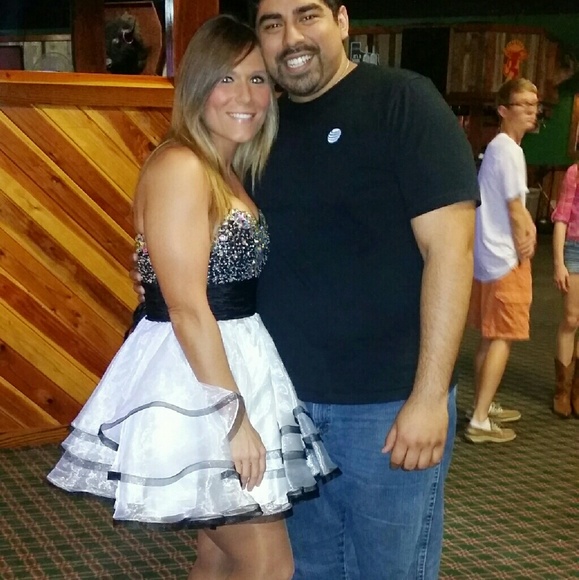 Beautiful dress - Picture 1 of 4