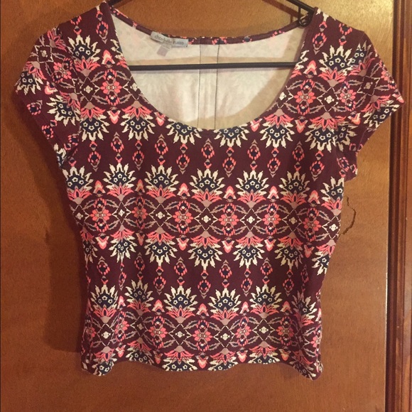 Maroon patterned crop-top