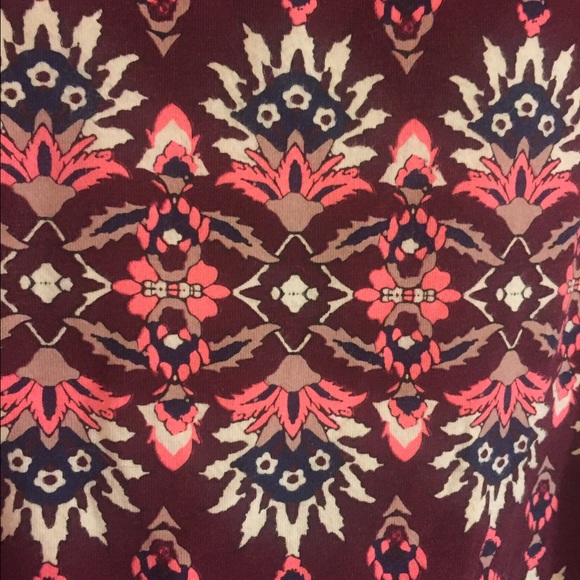 Maroon patterned crop-top - Picture 2 of 3