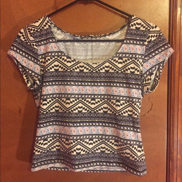 Patterned crop-top
