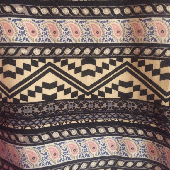 Patterned crop-top - Picture 2 of 3