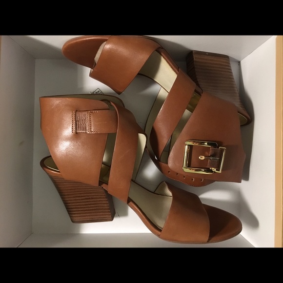 MICHAEL KORS Adriana Sandal 8M tan leather heel
