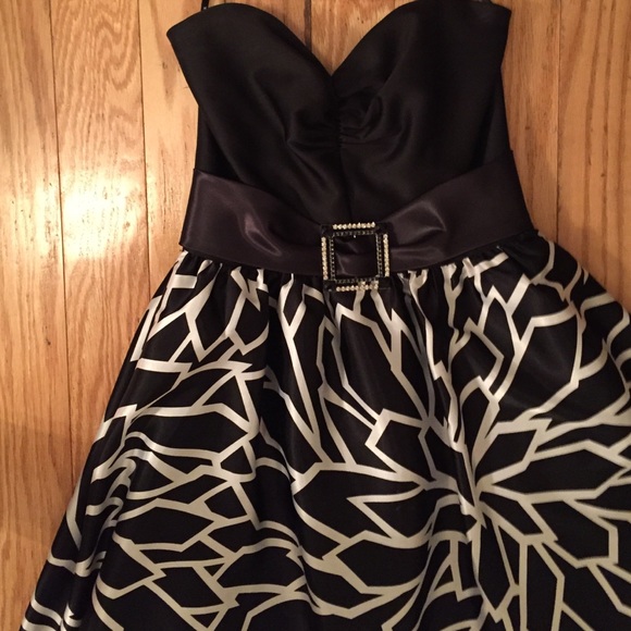 Short fun dress! - Picture 2 of 2